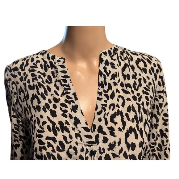 Joie Size S Animal Print Silk Blouse Split V Neck Long Button Sleeve - Picture 3 of 9